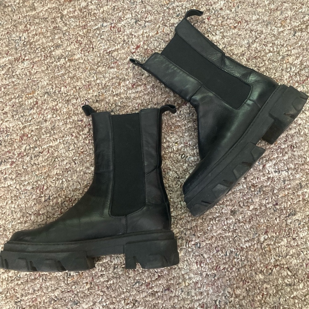 Combat boots